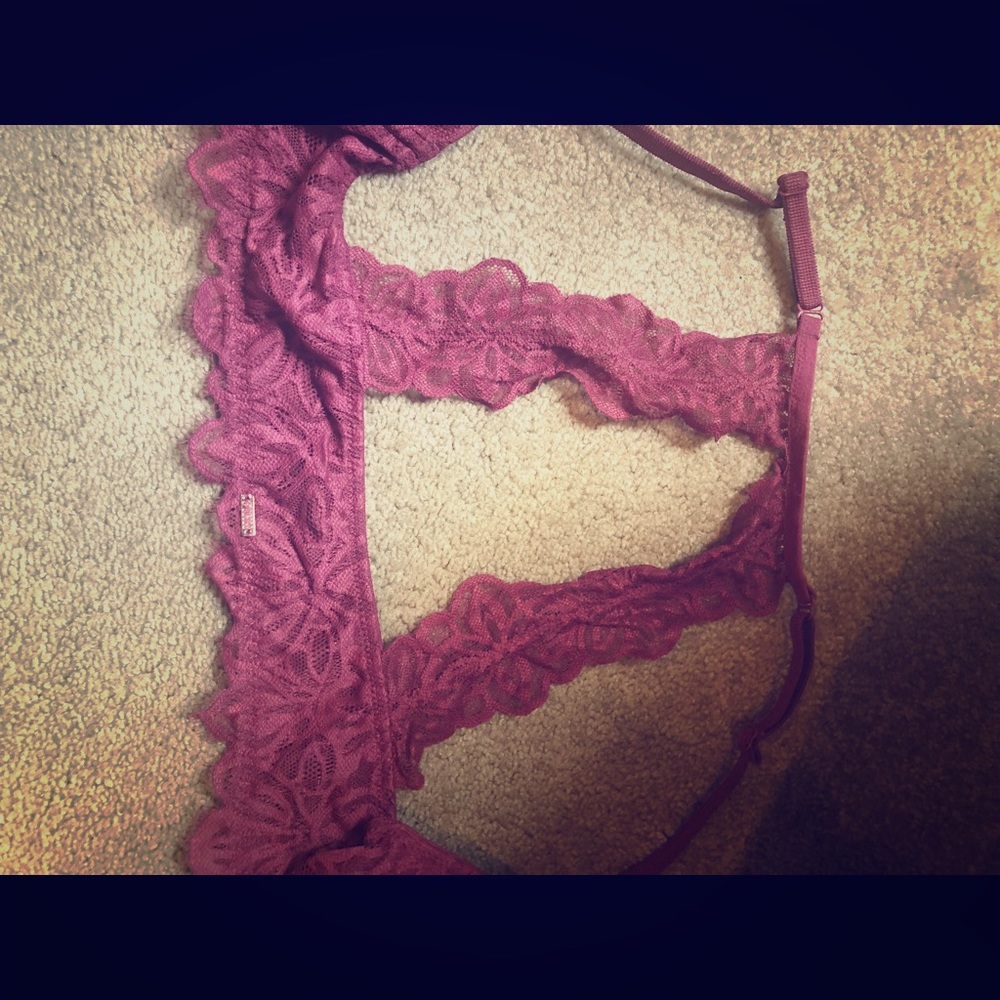Victoria’s Secret bra (32 B) clasp in front